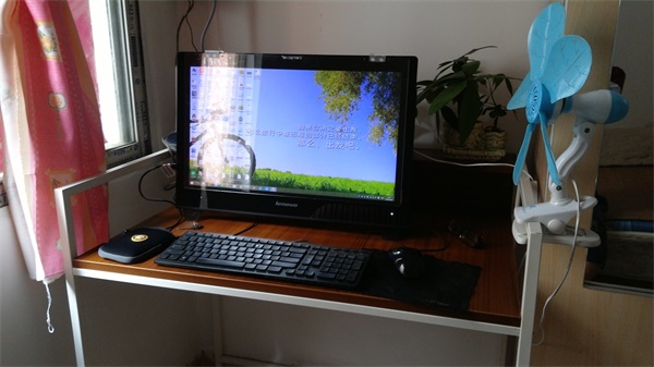 泰柚色电脑书桌2